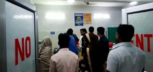 इटावा: आवारा गोवंश की चपेट में आने से बाइक सवार हुआ घायल