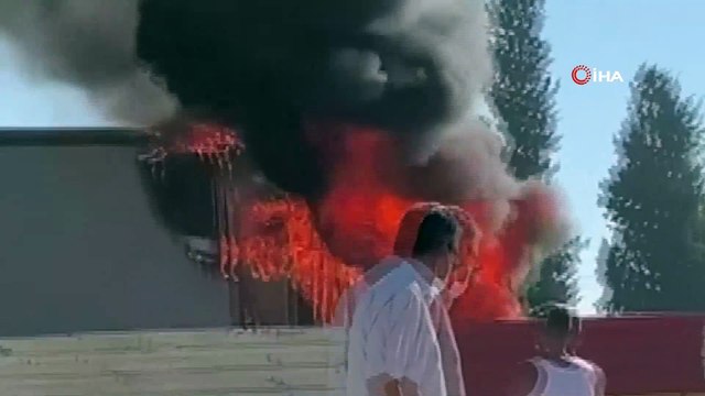 Bursa'da park halindeki tır alev alev yandı