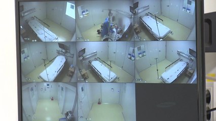 [뉴스큐] "10개월·40개월 아이도 확진...병상 없어 감기약으로 버텨요" / YTN