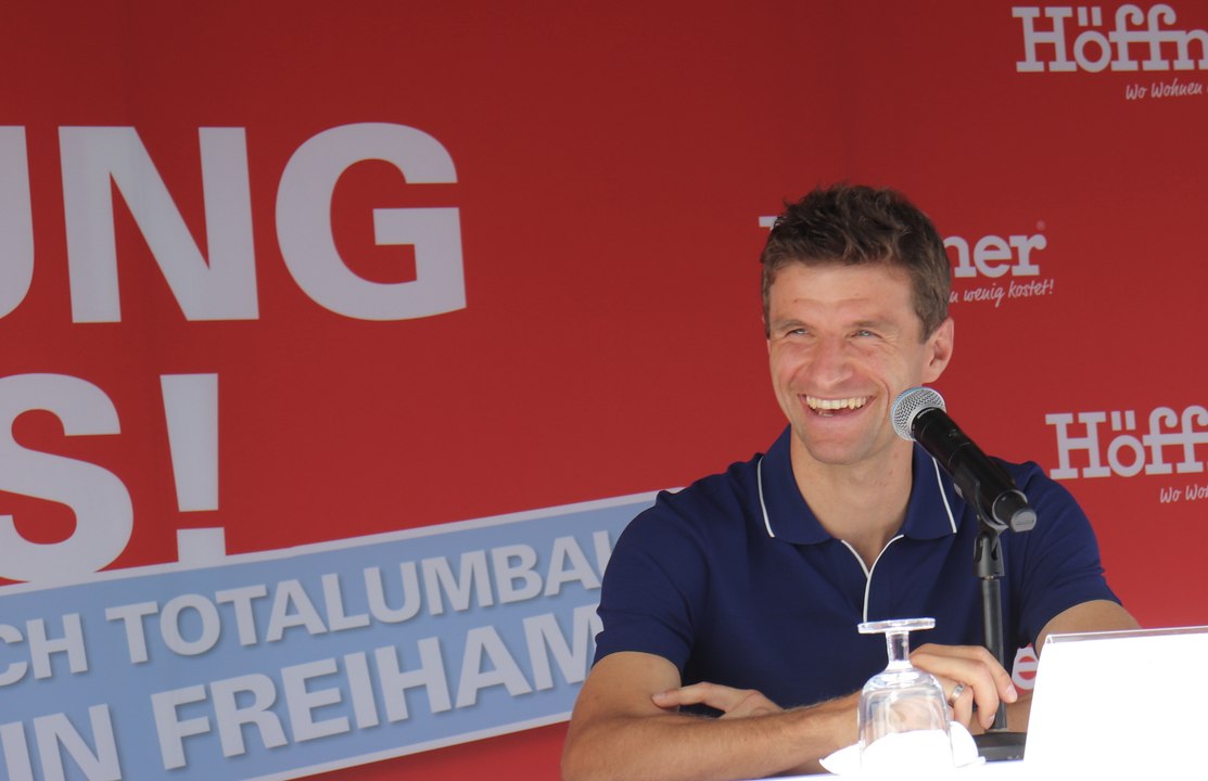 aktuelle Fußballfragen: Thomas Müller Interview bei Möbel Höffner am 27.08.2020