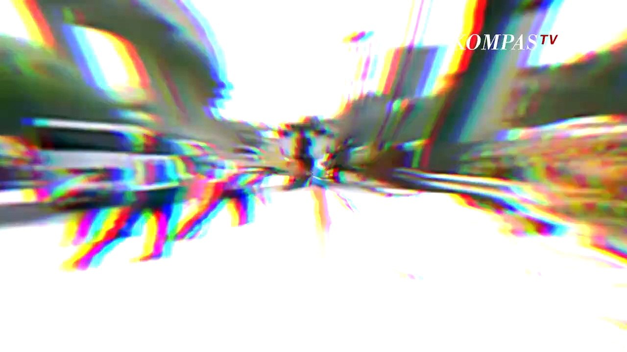 Truk Bermuatan Semen Terguling di Jalan Tol Cawang arah Bekasi