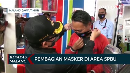 Tải video: Pembagian Masker Untuk Warga Yang Lakukan Transaksi Non Tunai di SPBU