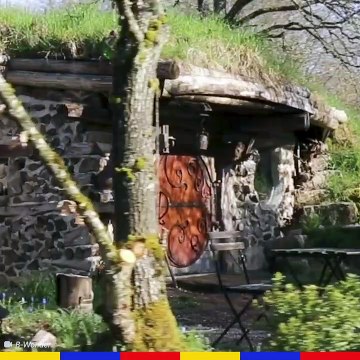 Voici un vrai village de Hobbits... en Bourgogne | REPORTAGE