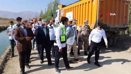 Edremit’te grup mahalle yolu asfaltlanıyor