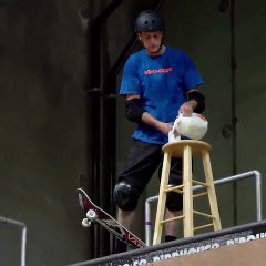 Tony Hawk relève le challenge de Katie Ledecky