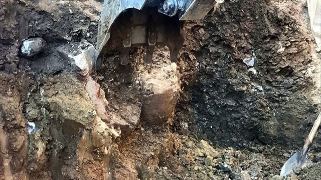 Hakkari'de hafriyat çalışmasında bulunan küp, heyecan yarattı