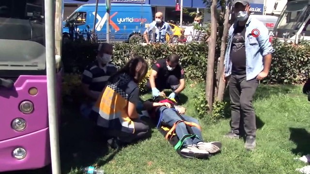 Bağcılar Kabataş seferini yapan tramvay dönüş yapmakta olan halk otobüsüne çarptı