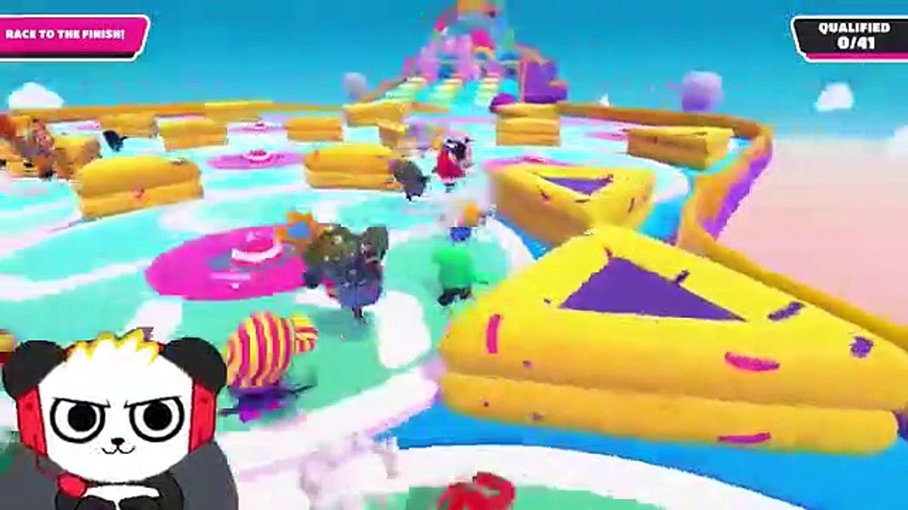 ROBO COMBO VS COMBO PANDA! Let’s Play FALL GUYS Happiest Battle Royale ...