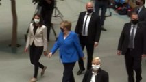 Merkel stimmt in Corona-Krise auf 