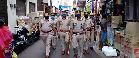एसएसपी के आदेश पर पुलिस ने निकाला फ्लैग मार्च