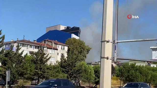 Maltepe’de ormanlık alanda çıkan yangın söndürme helikopterinden böyle görüntülendi