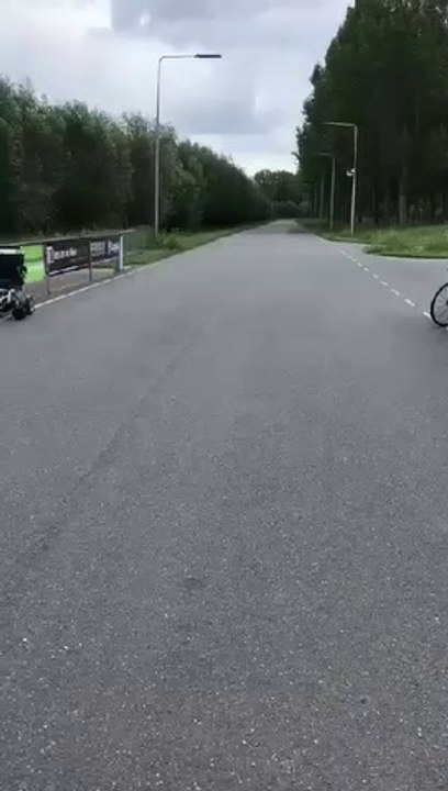 PREMIERS TOURS DE ROUE POUR SJAAK