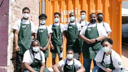 Chicago Teens Turn Liquor Store Into Pop-Up Food Market