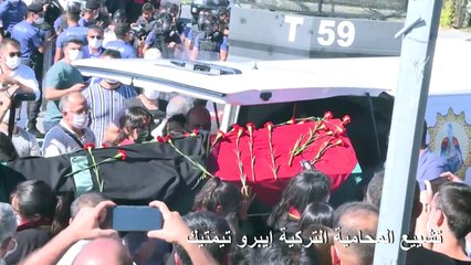 الشرطة التركية تطلق الغاز المسيل اثناء دفن محامية توفيت بعد إضرابها عن الطعام