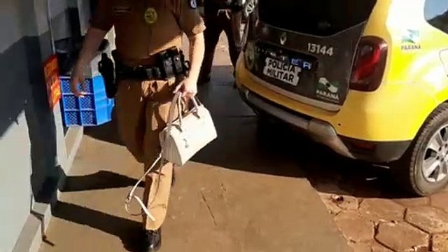 Visitando carros para leilão, casal é preso furtando aparelho de som no pátio da Cettrans