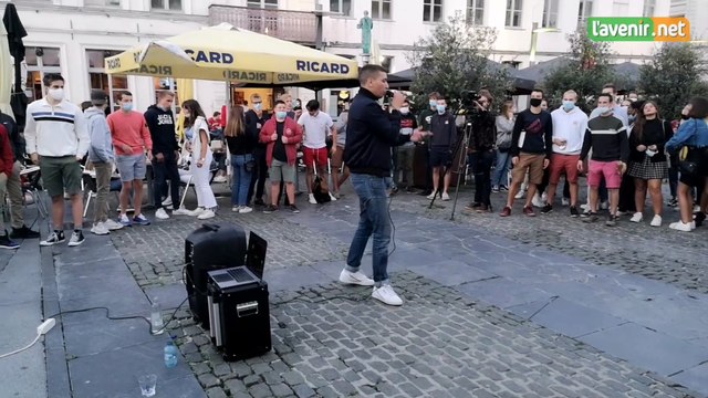 Youssef Swatt's sur la place Saint-Pierre à Tournai