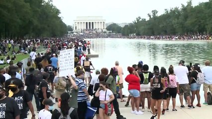Miles protestan en el centro de Washington contra el racismo en EEUU