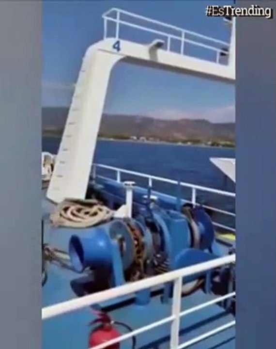 Niña es rescatada en la deriva del mar