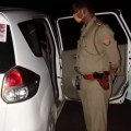इटावा: देर रात पुलिस ने वाहनों की ली तलाशी