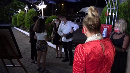 Sağlık çalışanları düzenlenen gecede onure edildi