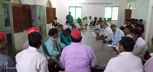 इटावा: सेक्टर प्रभारियों के साथ सपा जिला अध्यक्ष ने की मीटिंग