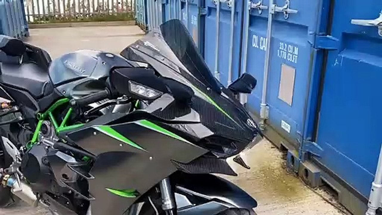 Kawasaki Ninja H2 Walkaround Carbon