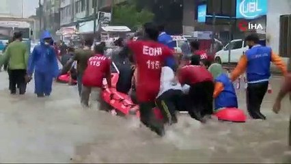 Sel bu kez Pakistan'ı vurdu: En az 150 kişi öldü