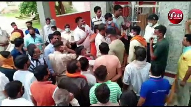Watch video : सीएमएचओ ने मंदिर पर जड़ दिया ताला, आक्रोशित ग्रामीणों ने शुरू किया सद्बुद्धि यज्ञ