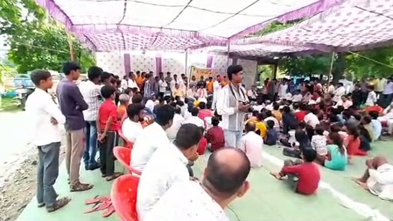 सांसद का हुआ जनसम्पर्क दौरा, शासन की योजनाओं की जानकारी दी