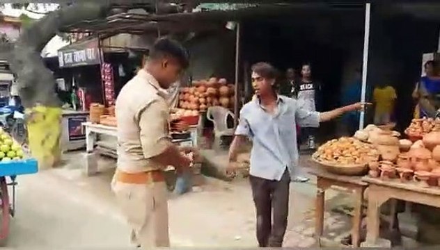हाथ में चाकू लेकर जान से मारने दुकान में घुसा युवक रंगे हाथ गिरफ्तार