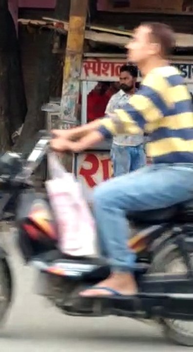 जनपद में लॉक डाउन का जनता नहीं कर रही पालन