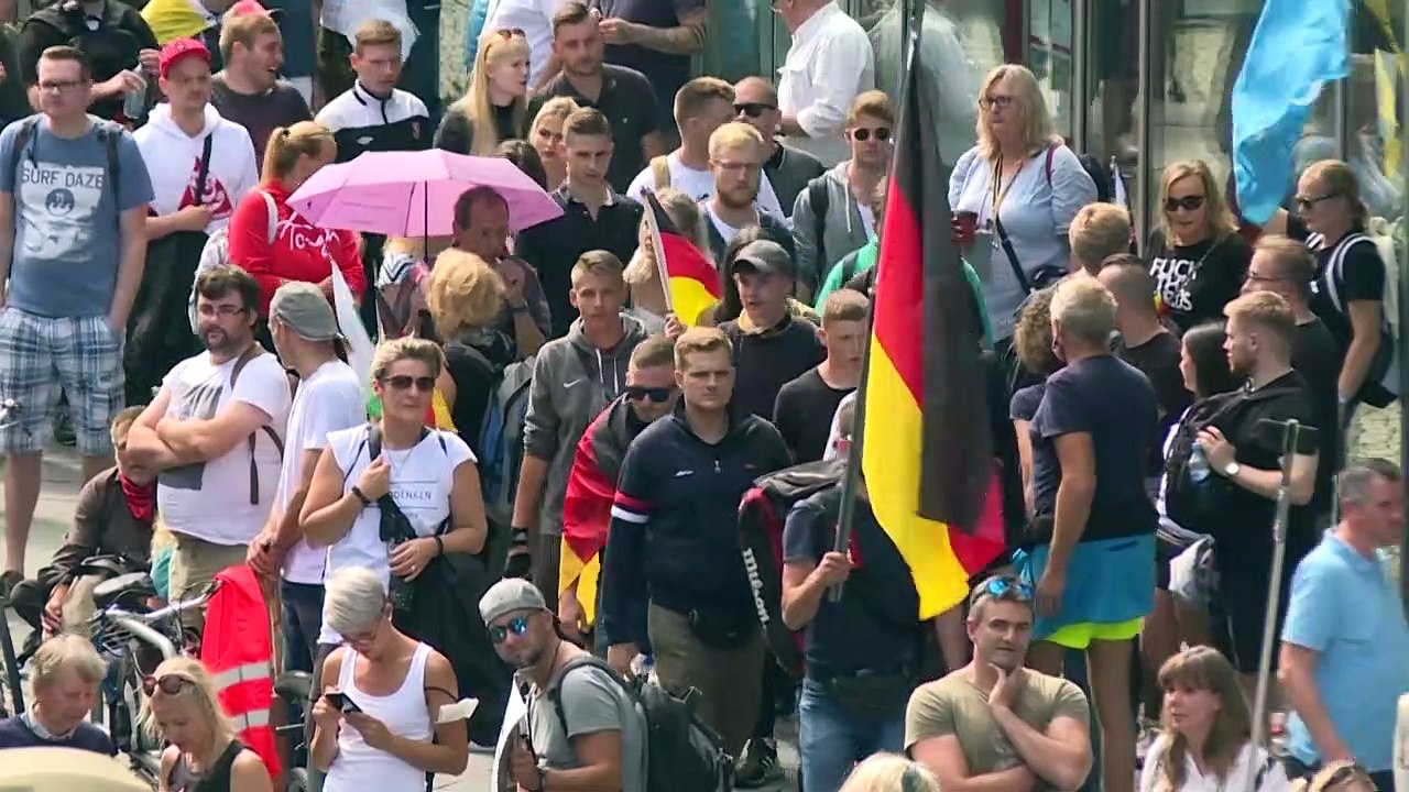 Corona-Wut in Berlin - Zehntausende auf der Straße