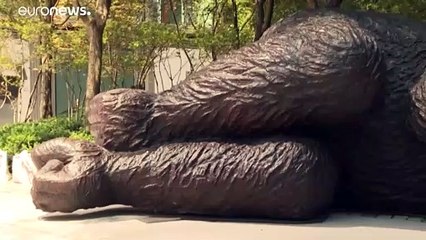 El gorila de bronce más grande del mundo está en Nueva York