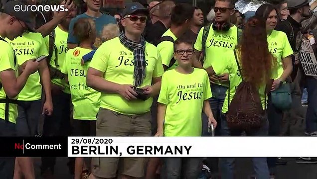 In migliaia a Berlino contro le misure anti-Covid