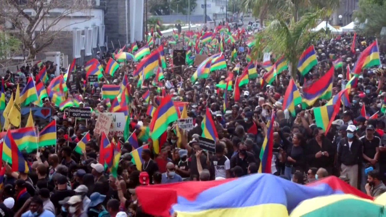 Des dizaines de milliers de Mauriciens dans les rues ce samedi, pour manifester contre le gouvernement après la marée noire