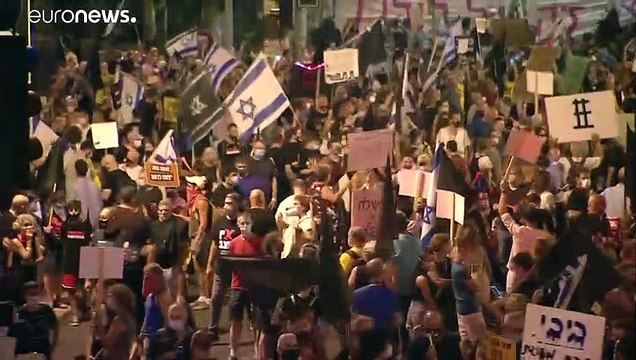 Manifestantes nas ruas de Israel exigem demissão de Netanyahu