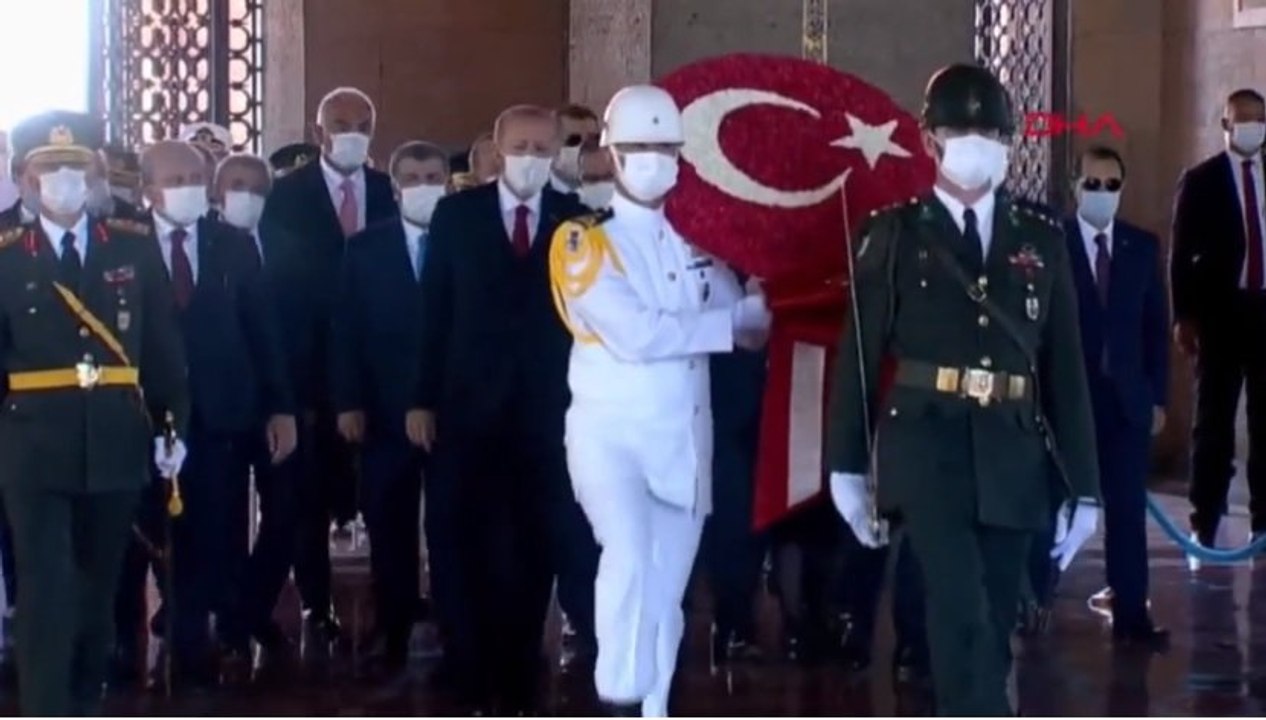 30 Ağustos kutlamalarının ilk adresi Ankara… Devlet erkanı Atatürk’ün huzurunda…