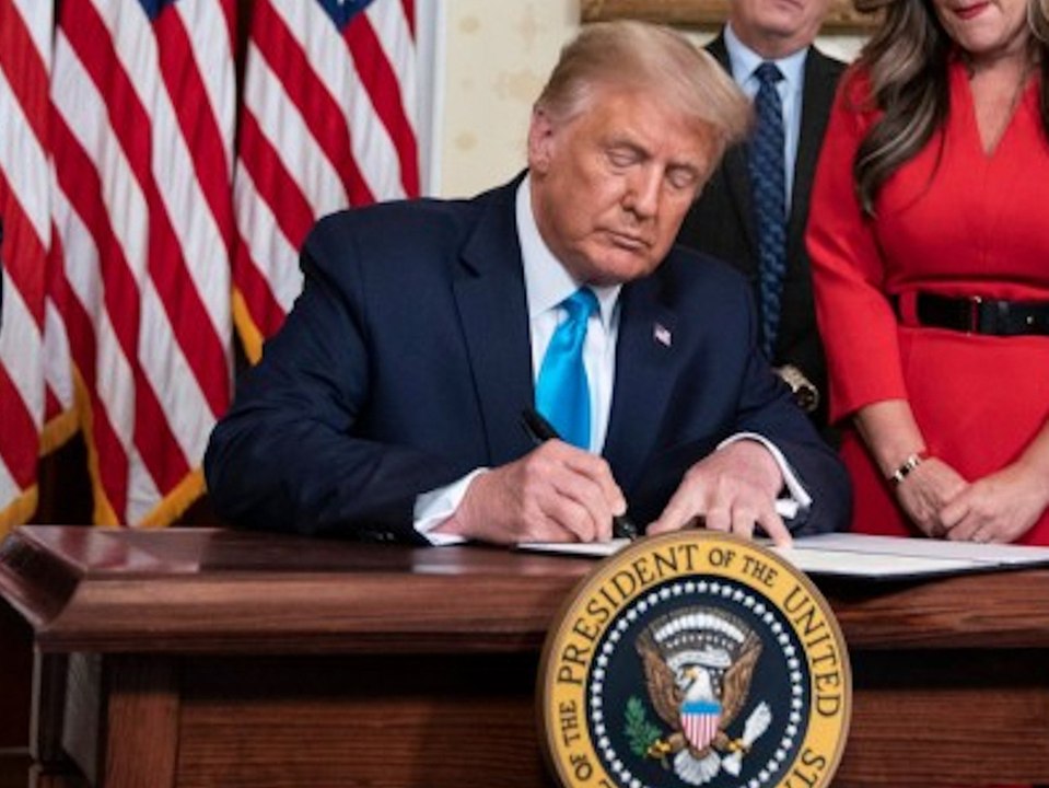 'Sie kriegen 10.000 Dollar': Donald Trump verteilt Autogramme für Ebay