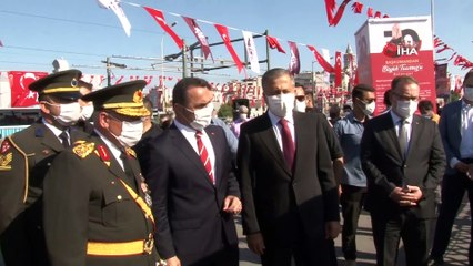 Galata Köprüsü’nde “Başkumandan Büyük Taaruzu Anlatıyor” resim sergisi