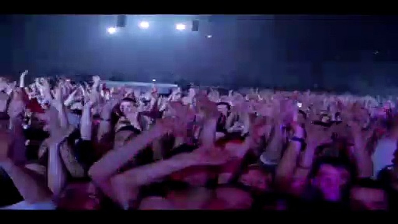 Mylène Farmer (live) — “XXL” ↔ (De Mylène Farmer : Avant que l'ombre... À BERCY / 2006)