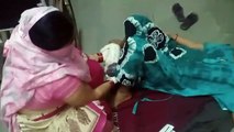 कोरोना पॉजिटिव प्रेग्नेंट महिला को अस्पताल वालों ने किया बाहर, फर्श पर बच्चे को दिया जन्म