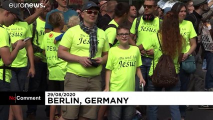 Felvonultak Berlinben a koronavírus-tagadók