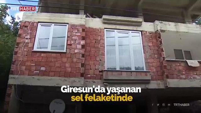 Türk bayrağı dikili kaya selde yerinden oynamadı