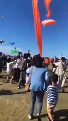 Don’t let kid doing kite alone in Windy City Hsinchu Very dangerous for kids