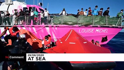 Les migrants secourus par le "Louise Michel" évacués