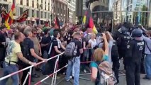 Eldurvult a maszkellenes tüntetés Berlinben