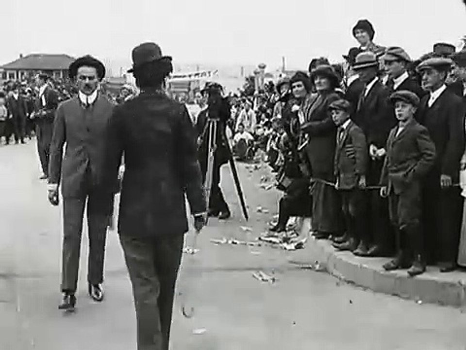 Charlie Chaplin - Kid Auto Races at Venice (Carreras sofocantes), 1914 (subtítulos en español)