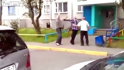 Combat de vieux... au ralenti