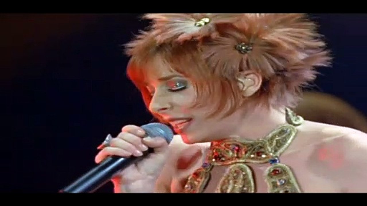 Mylène Farmer (live) — “California” ↔ (De Mylène Farmer : Avant que l'ombre... À BERCY / 2006)