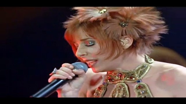 Mylène Farmer (live) — “California” ↔ (De Mylène Farmer : Avant que l'ombre... À BERCY / 2006)
